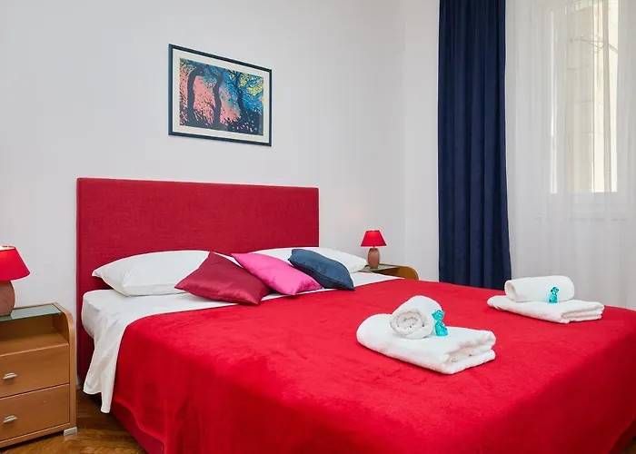 Seaview Ploce 公寓 *