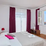 Seaview Ploce Apartman *